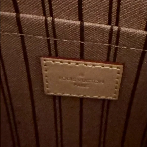 Louis Vuitton Neverfull GM Monogram Tote - Picture 9 of 16